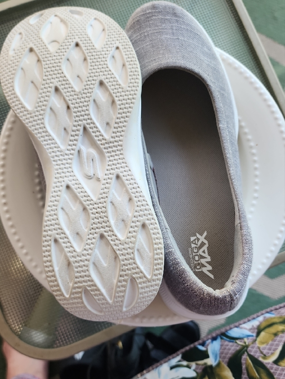 Skechers Goga Max Light Gray Slip-On Insole - Picture 9 of 9